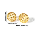 Dettaglio orecchini a sfera in maglia intrecciata dorata con diametro 2,6 cm e peso 10,5 g - Stile Circolare Texture a Griglia (EXRGE0626)