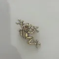 Golden frog brooch with red rhinestone eyes and detailed metalwork for suits and scarves - Red-Eyed Golden Frog Style (7707)