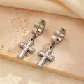 Boucles d'oreilles créoles en acier inoxydable avec pendentif croix texturé - Style Croix Argenté (S490)