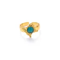 Dettaglio dell'anello regolabile placcato oro 18k con ali di farfalla e pietra occhio di gatto - Stile Farfalla Pietra Principale Blu-Viola (R1411)