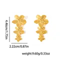 Detailansicht goldener Triple-Blütenohrringe mit Größen- und Gewichtsangaben - Drei Blumen Stil (0917)