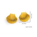 Orecchini dorati a forma di conchiglia in acciaio inossidabile lucido con texture radiale - Stile Ventaglio Conchiglia Texture Raggiante (EXRGE0143)