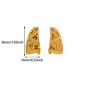 Dettaglio di orecchini a foglia placcati oro 18 carati con rilievo a croce e martellati - Orecchini a Bottone Croce Martellata Irregolare (G10186208)