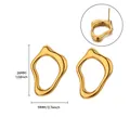 Dettaglio orecchini a foglia placcati oro 18 carati con dimensioni 26mm x 19mm - Orecchini Geometrici Irregolari (G125302)