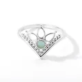 Macro shot of a silver V-shaped crown ring with green stone and milgrain details - V-shaped Crown Light Green Gemstone Style (JZ811S-T)