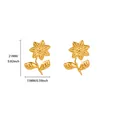 Detail view of golden sunflower earrings with 21mm height and 15mm width measurements - Sunflower Style (G126306) / Gold