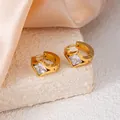 Boucles d'oreilles créoles dorées en acier titane avec zircons carrés clairs - Style Losange Blanc (1404)