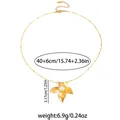 Collana dorata con ciondolo a fiore a cinque petali e perla centrale con catena regolabile - Collana Pendentivo Perla Fiore (TYN0516)