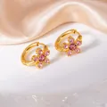 Orecchini a cerchio a fiore in oro con zirconi rosa per un look di lusso minimalista - Stile Fiore a Cinque Petali Rosa (1340)