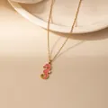 Pendentif hippocampe rose tendance sur une fine chaîne dorée pour bijoux femme - Hippocampe Rose