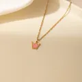 Elegante gouden ketting met een kleine roze kroonhanger van hoogwaardig emaille - Roze Kroon