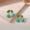 Orecchini a ciliegia dorati con pietra blu marmorizzata e smalto verde - Stile Ciliegia Blu (1533)