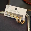 Set de 3 boucles d'oreilles en acier avec trèfle, clous en zircon et créoles dorées - Style Papillon Blanc Semi-Diamant (EXRGE1011)