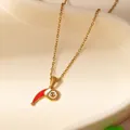 Collier de Noël en acier inoxydable doré avec pendentif Père Noël en émail rouge et blanc - Père Noël Lettre P (0647)