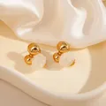 Boucles d'oreilles modernes en acier doré et résine blanche sur fond de soie - Nœud Pierre Blanche Clou (1806)