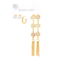 Parure de boucles d'oreilles en acier inoxydable avec fleurs blanches et pompons dorés - Boucles d'Oreilles Gland Fleur à Six Feuilles Blanc 0880