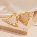 Boucles d'oreilles cœur vintage français dorées avec incrustation nacre irisée - Style Cœur Ondulé (1832)