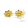 Goldene Gänseblümchen-Ohrringe mit strukturierten Blütenblättern und Maßen - Gänseblümchen-Stil (0135)