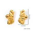 Goldene gewellte Edelstahl-Ohrringe in Blattform mit Größe 4,5x2,5 cm und 13,7 g Gewicht - Falten Flügel Stil (0138)