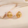 Boucles d'oreilles rondes en résine rose avec superposition de métal doré texturé - Style Goutte Pierre Rose (1821)
