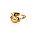 Detailweergave van de 18K vergulde verstelbare ring met de letter S in bubble ontwerp - Letter S