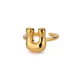 Detailopname van de gepofte letter U op een 18K vergulde verstelbare open ring goud - Letter U