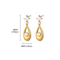 Détail montrant les dimensions de boucles d'oreilles dorées 18k avec zircon et perle - Style Perle Artificielle et Strass Géométrique 18x8mm (G11295552G-1) / Or 18 carats / 18 mm * 8 mm