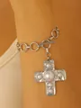 Silbernes Gliederketten-Armband mit großem perlenbesetzten Kreuzanhänger am Handgelenk - Künstliches Perlenkreuz-Armband (A-14) / Silber