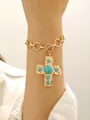 Goldenes Gliederkettenarmband mit Türkis-Kreuz-Anhänger und OT-Verschluss am Arm - Türkis-Kreuzarmband (X343) / Gold