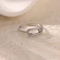 Bague épingle à nourrice en argent avec pavé de diamants et un zircon central brillant - Style Ovale de Luxe Zirconia Argent (P9287096)