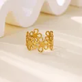 Minimalist gold cutout floral ring with hammered texture and adjustable open band design - Continuous Daisy Hollow Ring (JZ7646) / Gold