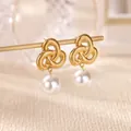Boucles d'oreilles créoles torsadées dorées avec perles blanches élégantes - Style Perle Artificielle Tressé Doré (G3195694) / Or 18 carats