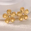 Golden lilac flower stud earrings with pearl center in minimalist french vintage style - Five-Petal Flower Pearl Stud Earrings (E5399) / Gold