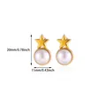 Vue détaillée de boucles d'oreilles étoiles dorées avec perles et dimensions - Or 18 carats / Style Perle Artificielle Pentagramme (G126032)