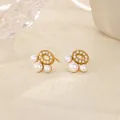 Boucles d'oreilles dorées avec perles blanches et zircons scintillants au design circulaire - Or 18 carats / Style Triple Perle Anneau Strass (G7025944)