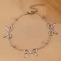 Eleganter silberner Perlen-Bogen-Armband mit minimalistischen Anhängern und Kette - Edelstahl Silber Schleife Perlen Hängearmband (DZ-435-23)