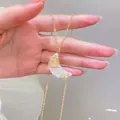 Collar con colgante de luna creciente envuelto en hilo de oro y piedra blanca lúcida - Estilo Minimalista de Círculo (A-1312) / Dorado