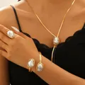 Barockes Perlen Schmuckset mit goldener Halskette, offenem Armband und Ring für Damen - Armband Ring und Halskette / Gold