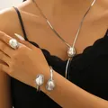 Elegantes Schmuckset aus Silber mit Barockperlen, Halskette, Armreif und Ring - Armband Ring und Halskette / Silber