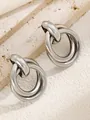Pendientes de doble aro plateados minimalistas con acabado de espejo pulido sobre piedra - Dobles Anillos Superpuestos Plateados (6513)