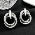 Pendientes de doble aro entrelazados en plata con acabado mate y pulido brillante - Doble Anillo Mate Plateado (11429)