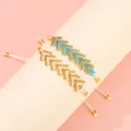 Handgefertigte Boho-Armbänder aus Perlen mit Regenbogen-Pfeilmuster auf rosa Hintergrund - Weiß Hellblau (2 Stk.) / 2 Stück/Set