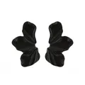 Pendientes de pétalos negros mate con diseño plisado 3D y estilo minimalista moderno - Estilo Pétalo 3D Negro Mate (7558)