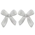 Silberne Edelstahl-Ohrringe in Schleifenform mit vertikalem Faltenmuster und 18K-Finish - Ribbed Bowknot (3730)
