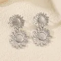 Pendientes de girasol plateados con un diseño floral vintage de doble capa elegante - Estilo Doble Girasol Plateado (11913)