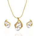 Elegantes vergoldetes Schmuckset mit Tropfenanhängern, weißen Perlen und Strasssteinen - Gold Stromlinienförmige Perle (6562)