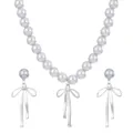 Set gioielli a farfalla con collana di perle e orecchini pendenti coordinati in argento - Set Nappa Perla con Fiocco (1069)