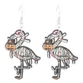 Details von Halloween-Ohrringen aus Holz mit Flamingo-Mumien und orangefarbenen Kürbissen - Mumien Flamingo