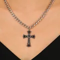 Collier croix gothique argentée avec pierres noires et chaîne rétro épaisse - Style Perles Noires (DZ-435-41) / Métal canon