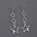 Orecchini a goccia con tripla stella argento e ciondoli a stella in stile punk - Orecchini Lunghi a Stella Traforata Multistrato (9552)